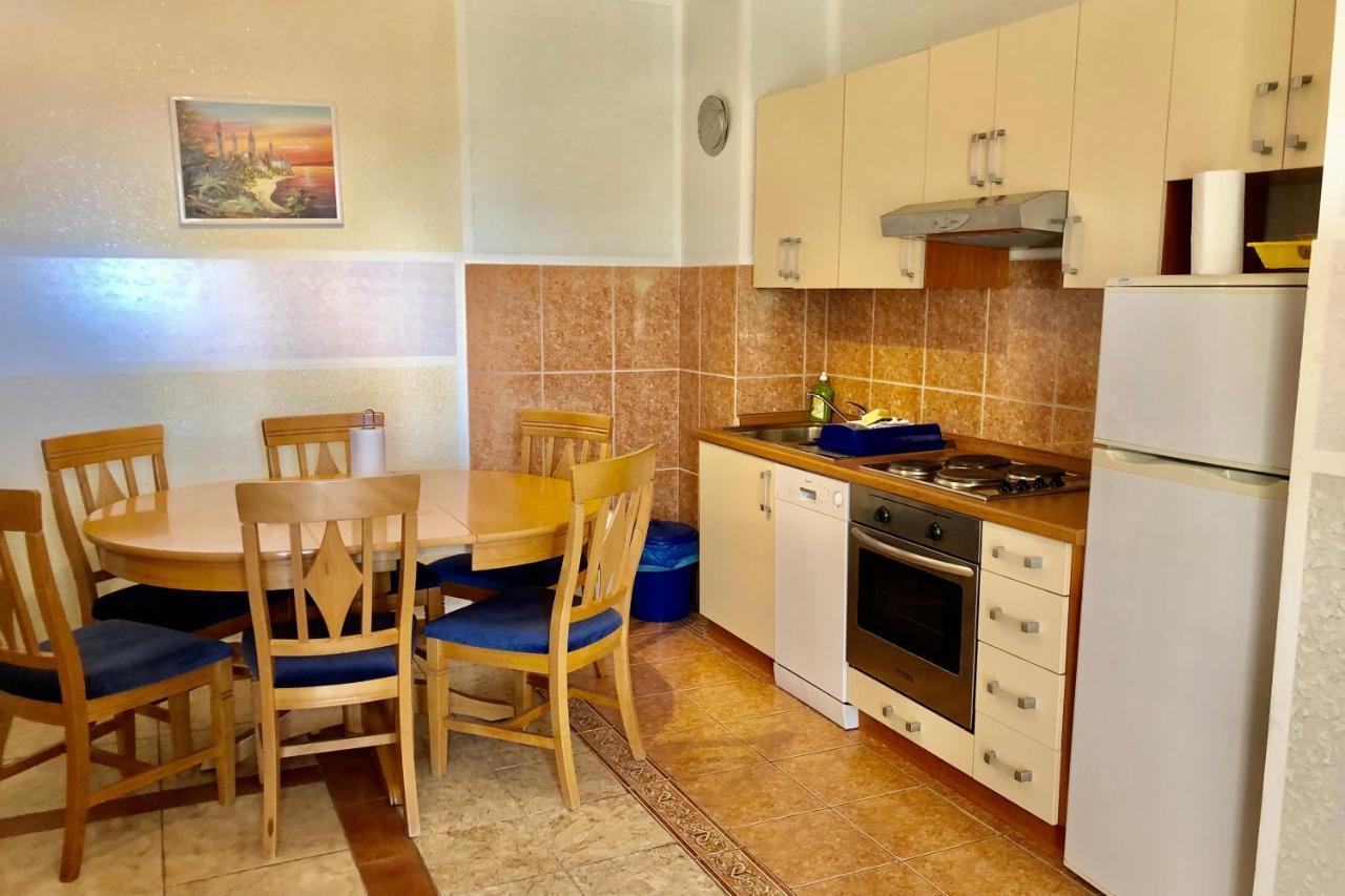 Villa Latina With 6 Apartments And A Shared Pool ヴィル エクステリア 写真