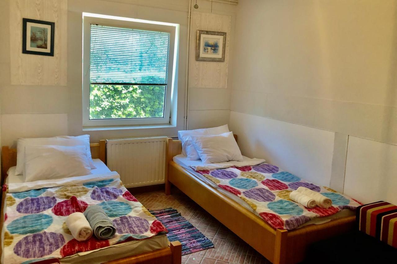 Villa Latina With 6 Apartments And A Shared Pool ヴィル エクステリア 写真