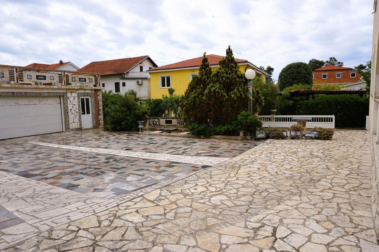 Villa Latina With 6 Apartments And A Shared Pool ヴィル エクステリア 写真
