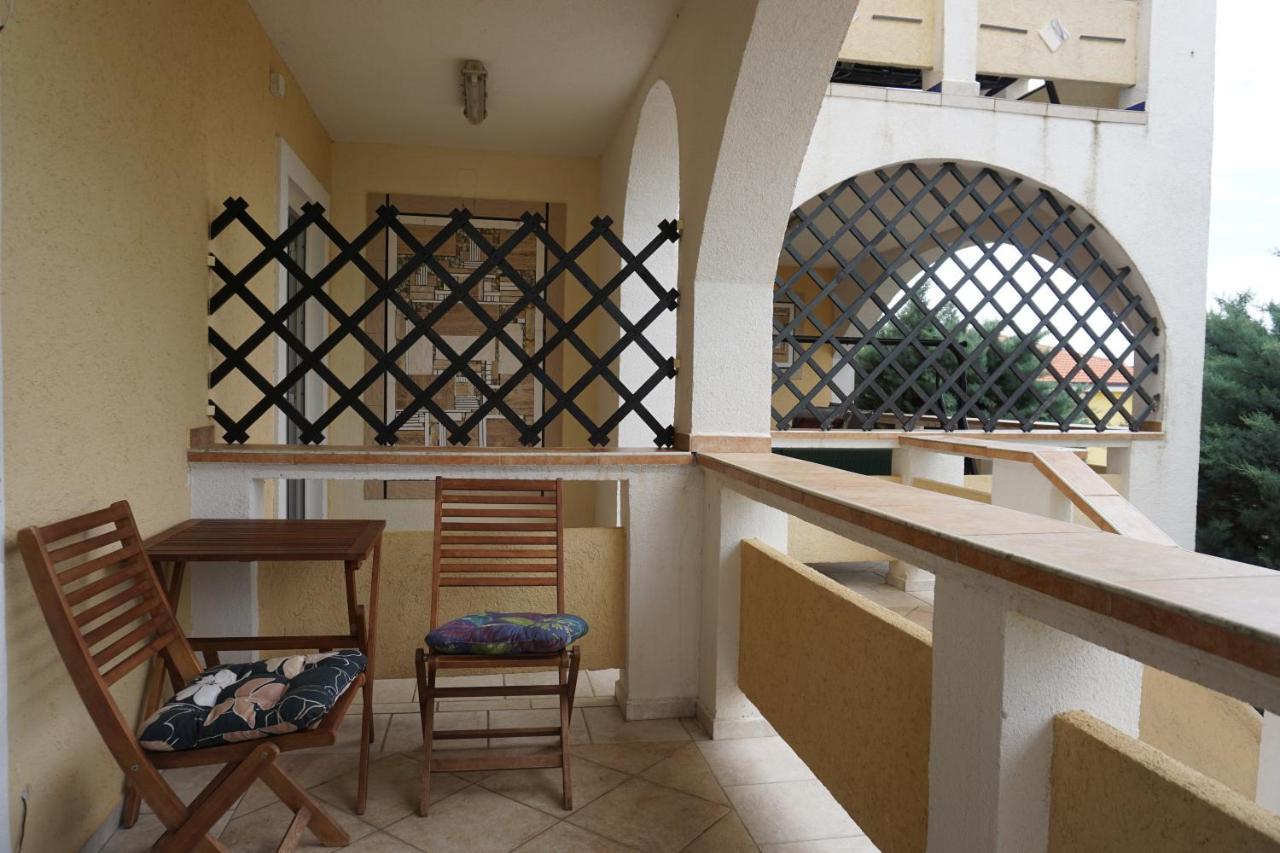 Villa Latina With 6 Apartments And A Shared Pool ヴィル エクステリア 写真