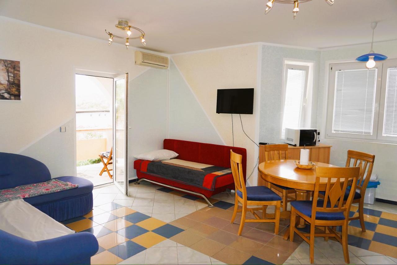 Villa Latina With 6 Apartments And A Shared Pool ヴィル エクステリア 写真