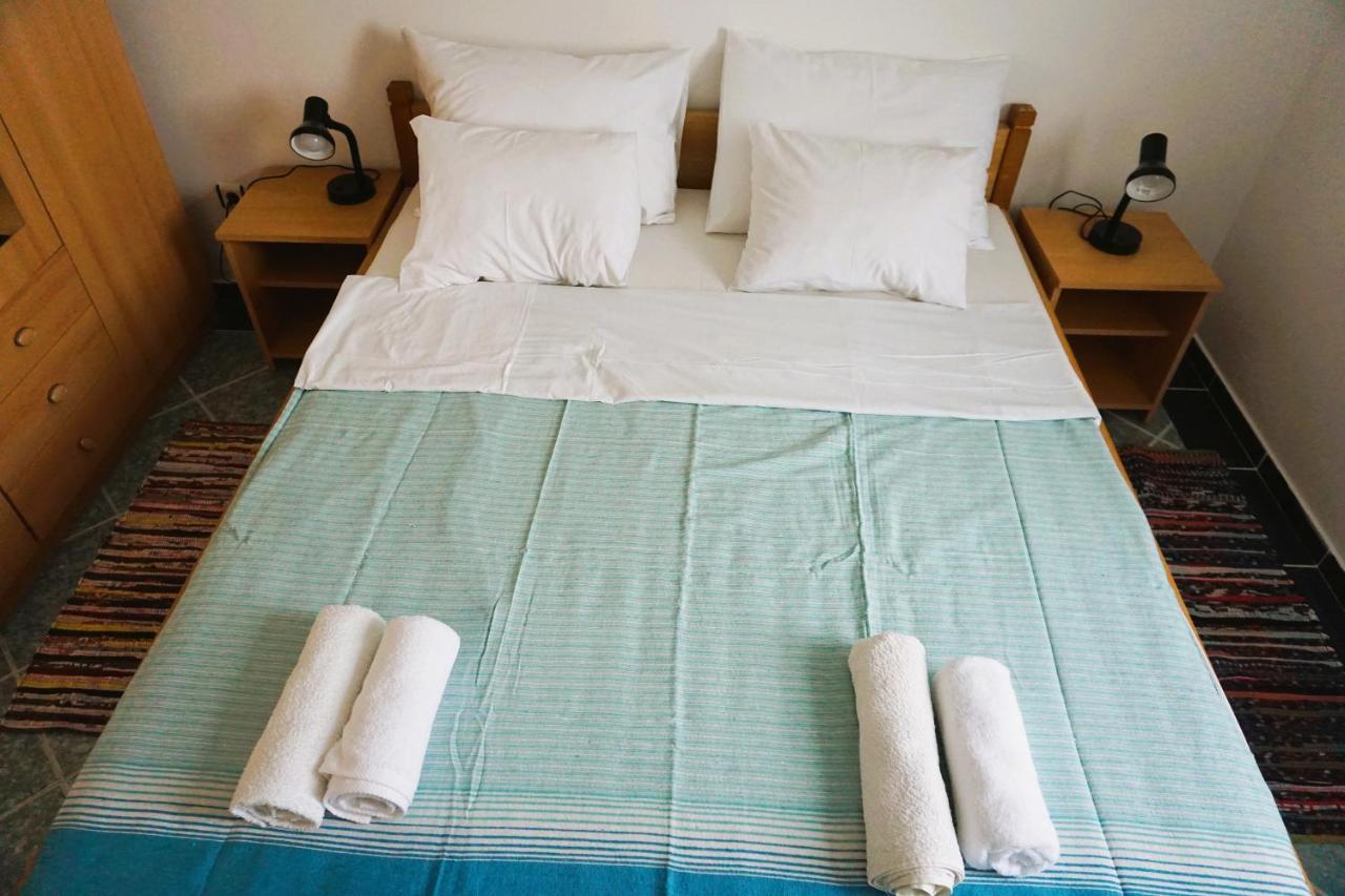 Villa Latina With 6 Apartments And A Shared Pool ヴィル エクステリア 写真