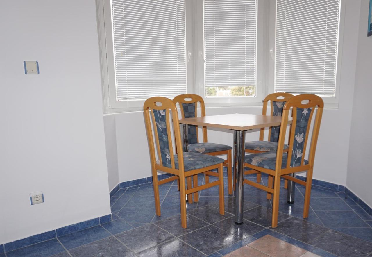 Villa Latina With 6 Apartments And A Shared Pool ヴィル エクステリア 写真