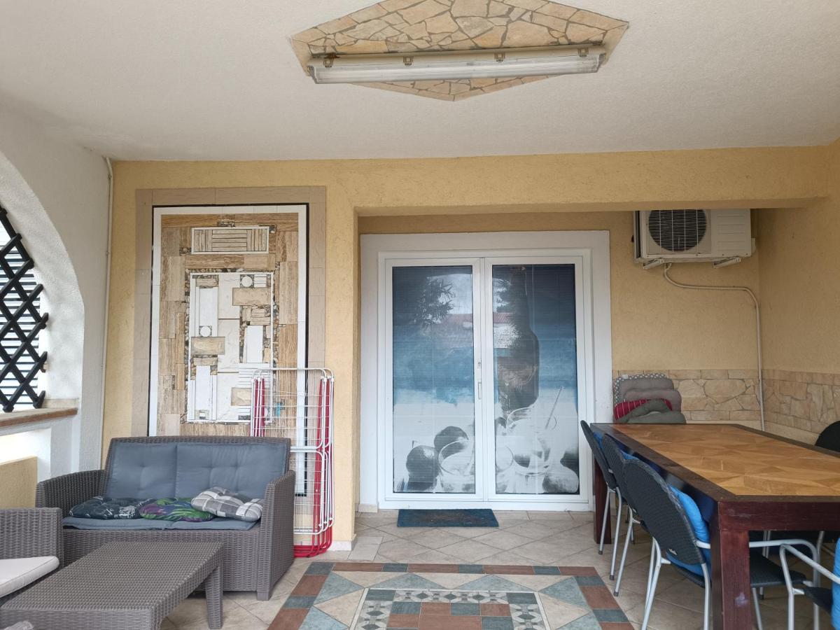 Villa Latina With 6 Apartments And A Shared Pool ヴィル エクステリア 写真